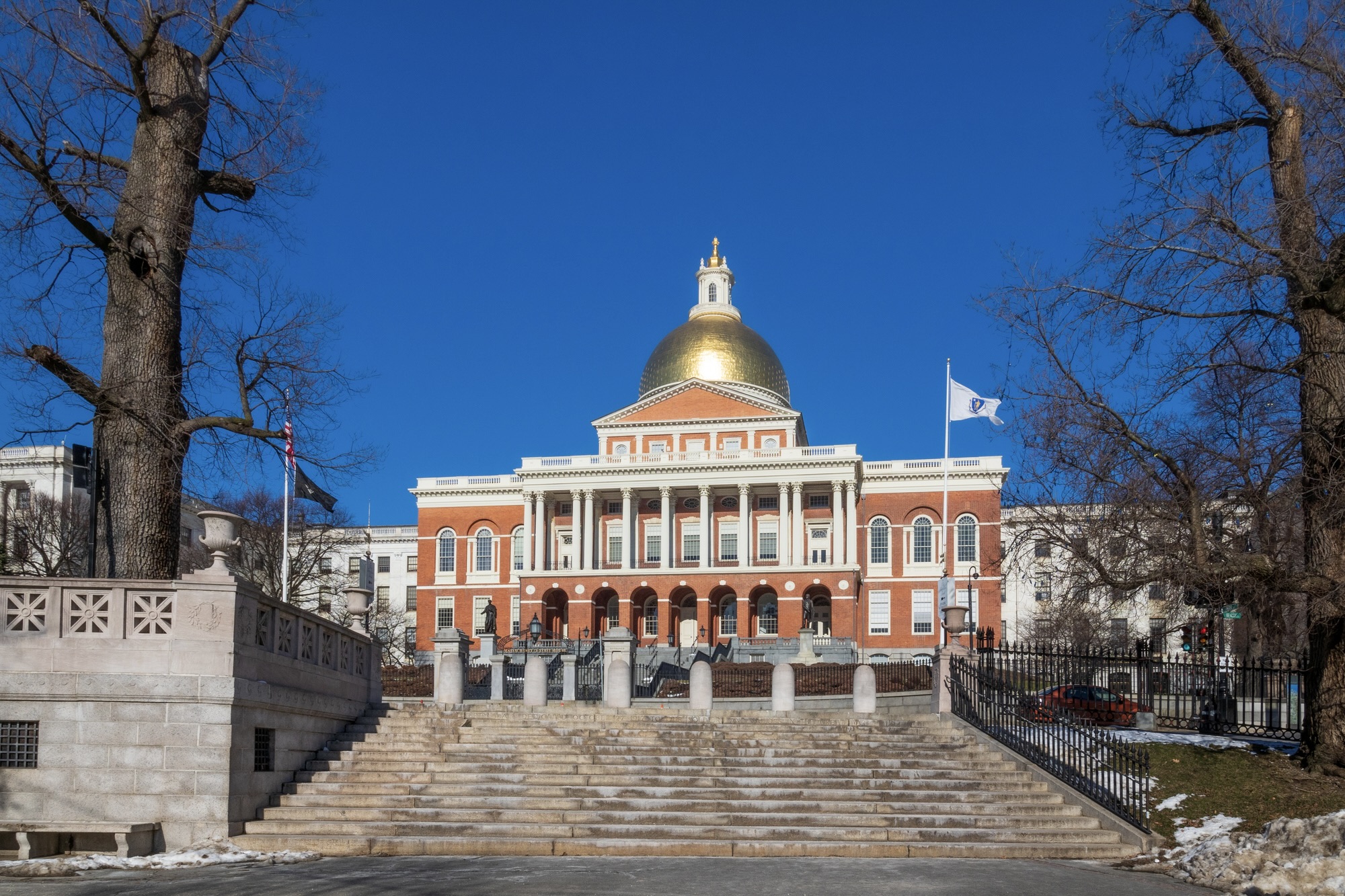 2022 Massachusetts Labor Employment Year End Review Lewis Brisbois   Massachusetts State House Capitol Cropped 